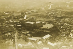震災から10年を経て、横浜の復興が分かる航空写真（1933年 フェリスの校舎中央を2方向から撮影）